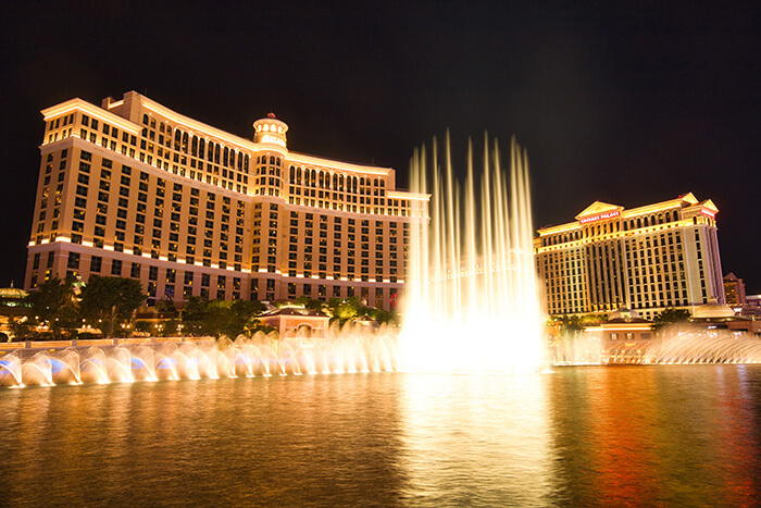 Bellagio fountain show at night
