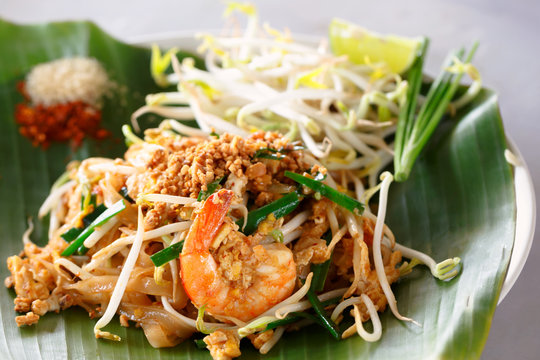 Shrimp pad Thai with bean sprouts at Nittaya’s Little Kitchen